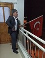 Bu amcanın silahının ruhsatı var mı? Evinden balkon konuşması yapan amca 4 silahı ile terör estirdi