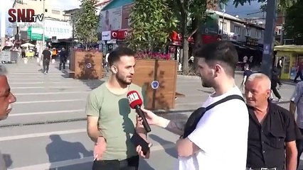 Çıkar telefonu diyen amcalar bu sefer pantolona sardı: Neyin eksik? Şu üstüne başına bak