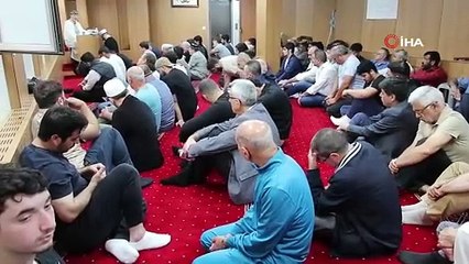 Paris'te Kurban Bayramı namazında camiler doldu taştı