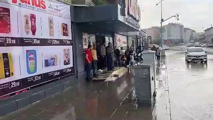 Kırşehir'de sağanak vurdu: Yollar göle döndü, araziler zarar gördü