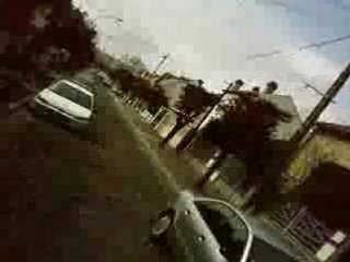 Mexes ki grimper o mur et ki tomber ac koji