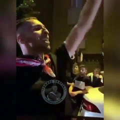 Olmaz olsun böyle asker eğlencesi. Mahalle ortasında rast gele ateş açtı