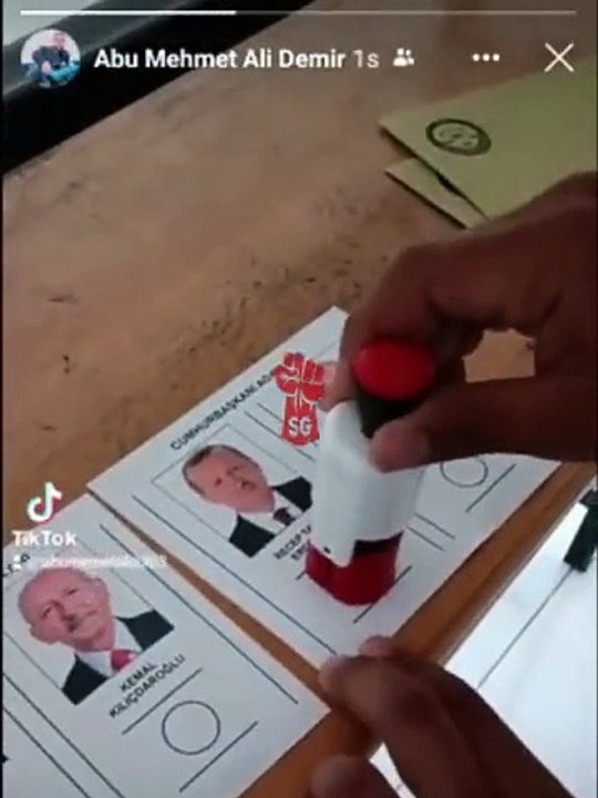 Her sandıktan skandal haberler geliyor. Sandıkta iki oy pusulası ile oy kullandı