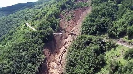 Bozkurt’ta heyelan: 11 köyün bağlantı yolu çöktü