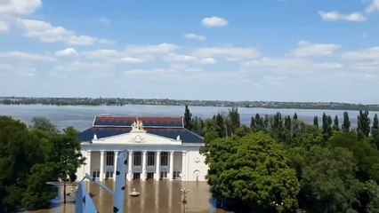 HES bombalanınca Yeni Kahovka şehri sular altında kaldı