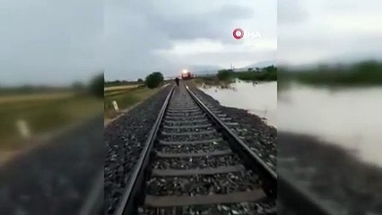 Faciadan dönüldü. Selin çökerttiği bölüme yaklaşan tren panik yarattı