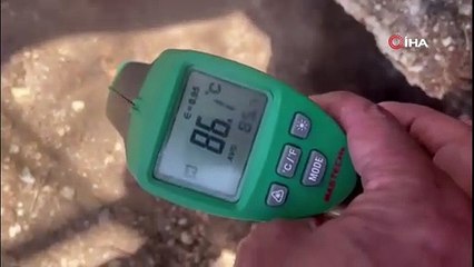 Depremden sonra bahçesinden çıktı. Şaşkına döndü