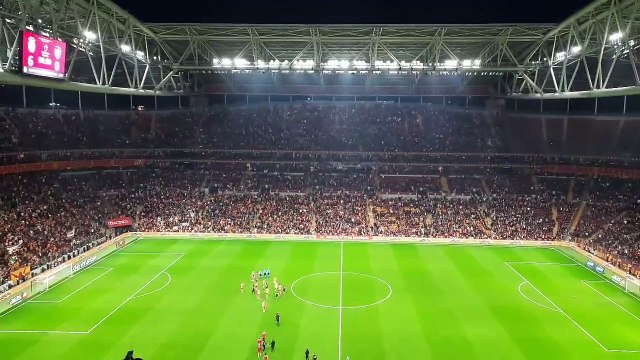 Galatasaray'ın Fener ağlama tezahüratı olay çıkardı