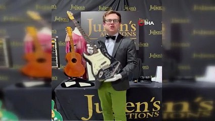 Kurt Cobain’in parçaladığı gitar yaklaşık 600 bin dolara alıcı buldu