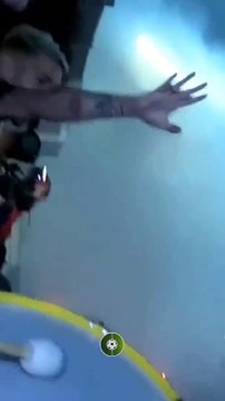 Galatasaray Florya'da. Şampiyon takım taraftarıyla buluştu. Büyük bir coşku