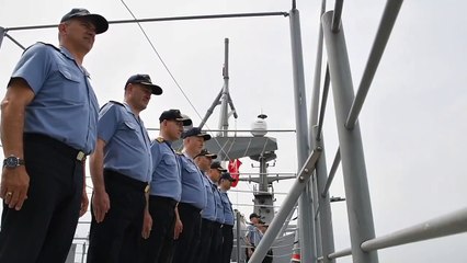 TCG Anadolu, Çanakkale Şehitler Abidesi'ni selamladı