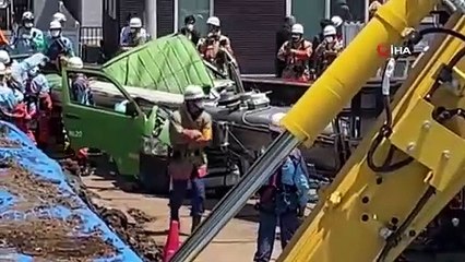 Japonya’da vinç araçların üzerine devrildi: 1 ölü, 1 yaralı