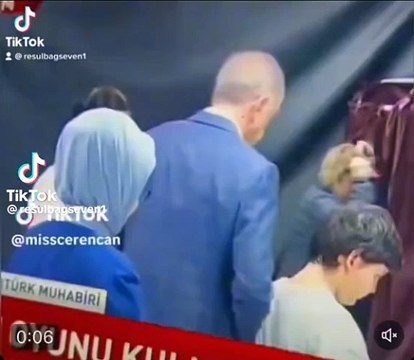 Seçim kabininden çıkan kadının Erdoğan’ı görünce umursamadığı anlar sosyal medyada gündem oldu