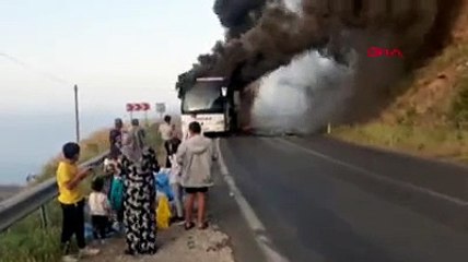 Seyir halindeki otobüste yangın çıktı. Yolcular canını zor kurtardı