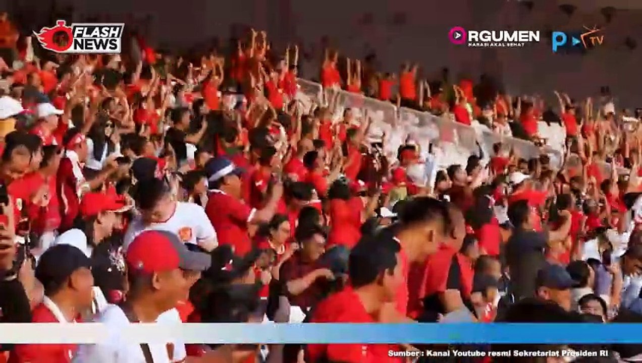 JOKOWI DAN IBU IRIANA SAKSIKAN PERTANDINGAN SEPAKBOLA KUALIFIKASI PIALA DUNIA 2026 INDONESIA VS IRAK DI STADION GBK