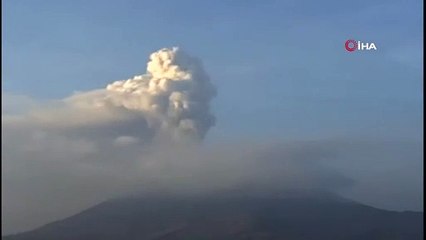 Meksika'da patlayan yanardağ hayatı felç etti