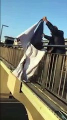 Kılıçdaroğlu’nun Şişli’de üst geçite asılı pankartı indirildi