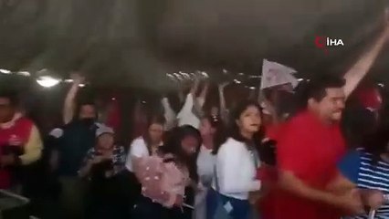 Seçim mitinginde panik anları: Meksikalı seçmen fırtınaya kapıldı