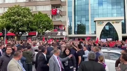İmamoğlu'nun Konya'daki mitinginde provokasyon girişimi. Bir kişi polis aracına alındı