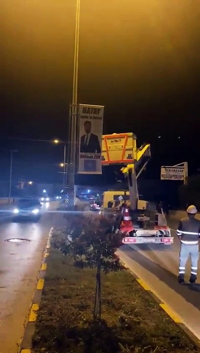 Depremin kahramanı Gökhan Zan’ın seçim afişleri indirildi. Bu nasıl bir seçim. Yazıklar olsun