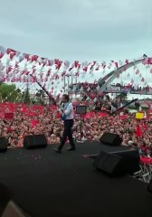 İmamoğlu Erdoğan’ın memleketi Rize’de onbinlere seslendi: Bir avuç insanın iktidarı bitecek