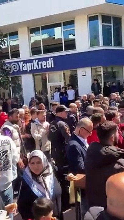 Trabzon’da HÜDA PAR’a  büyük tepki. HÜDA PAR tepkiler üzerine standı kaldırdı