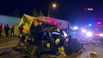 Adana’da 13 aracın karıştığı zincirleme trafik kazası. 7 ölü, 7 yaralı
