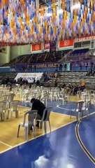 Bakan Bozdağ aday tanıtım toplantısında boş sandalyelere konuştu