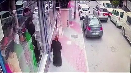 Evdeki altınları okuyacağız lafına inandı. Altınların hepsi gitti