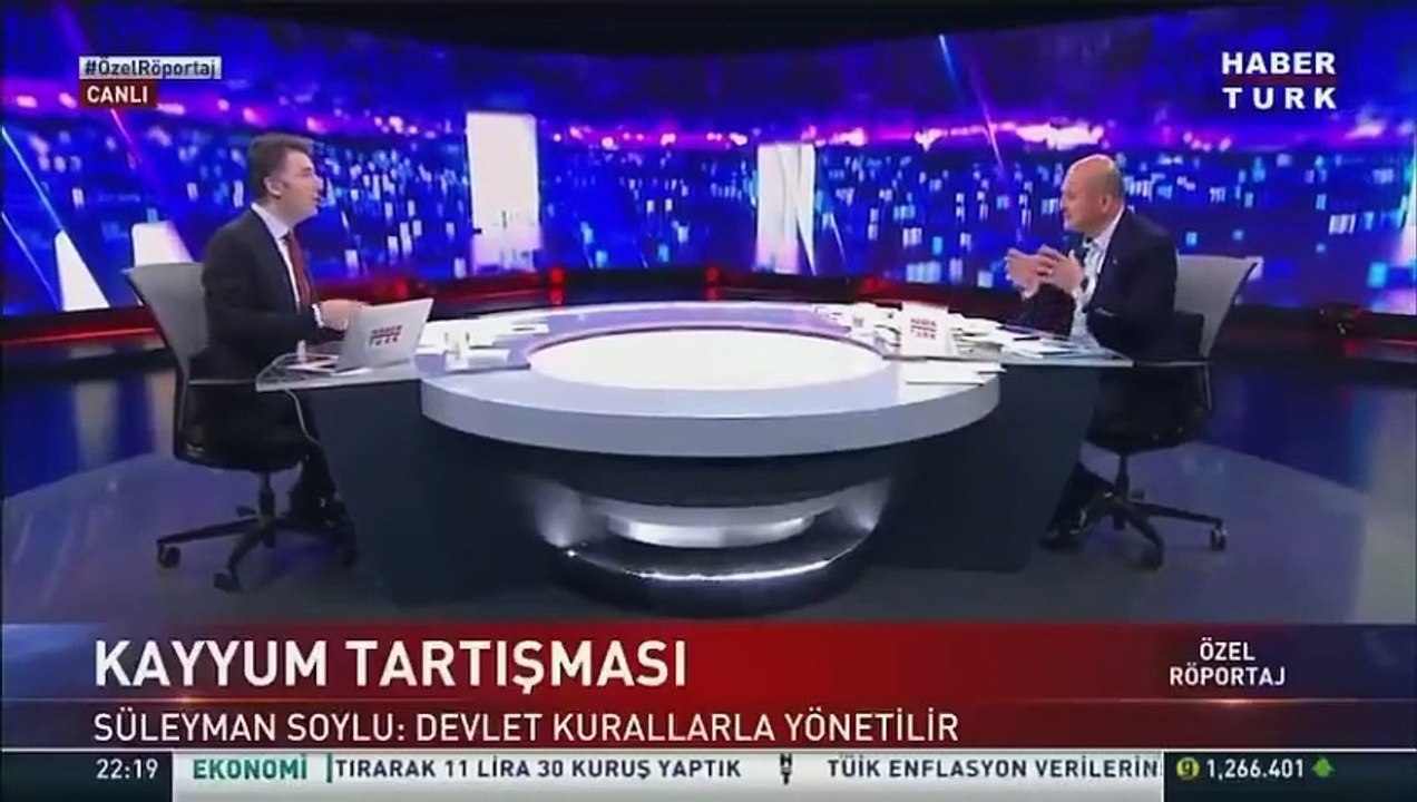 Sosyal medyada da gündem oldu. Soylu canlı yayında Mehmet Akif Ersoy'a 'Bitanem' dedi