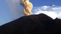 Meksika'daki Popocatepetl Yanardağı'ndan kül yağıyor