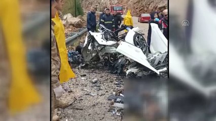 Otomobilin üzerine kaya düştü 4 öğretmen hayatını kaybetti. Adana'da heyelan faciası