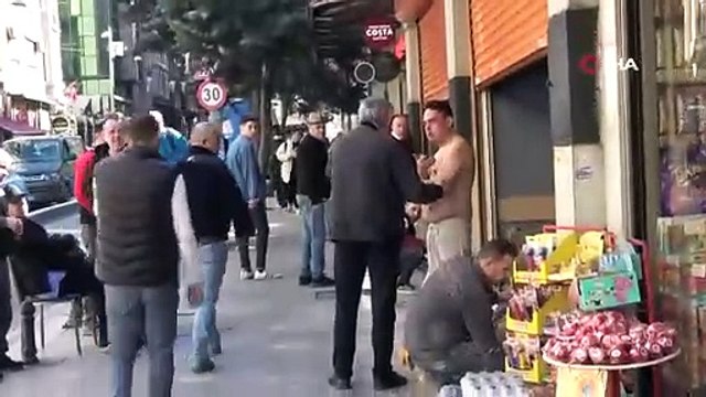 Taksim'de yarı çıplak turist ortalığı birbirine kattı