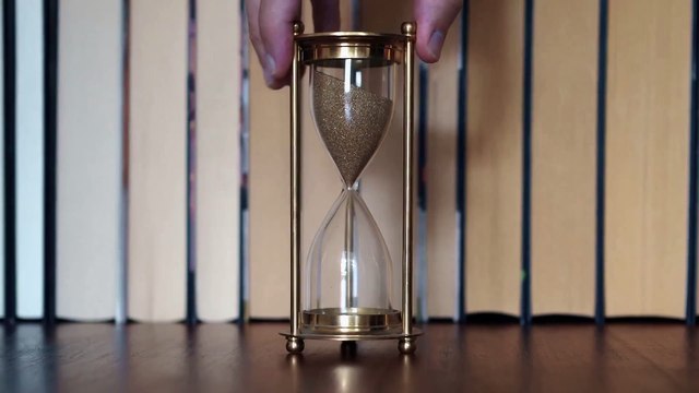 Şarkıcı Sıla ve İlker Kaleli'nin başlattığı 'Bir Elimden Sen Tut' kampanyası hayata geçti