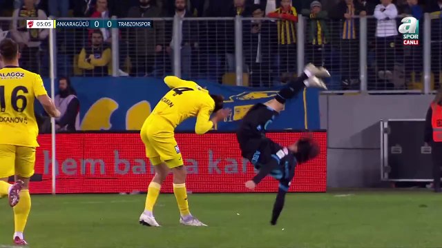 Ankaragücü-Trabzonspor maçında korku dolu anlar. Abdülkadir Ömür yerden kalkamadı