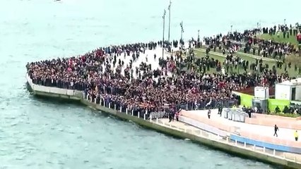 TCG Anadolu, boğaz geçişi için limandan ayrıldı