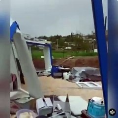 Konteyner ev diye kâğıt gibi ev göndermişler. Yazıklar olsun sizin insanlığınıza