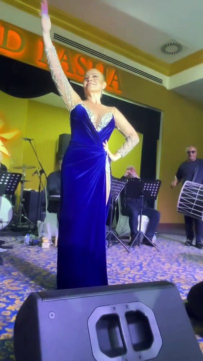 Pınar Eliçe sahnede kalça dansı yaptı. Şarkıcı Gülşen'i eleştirmesiyle tepki çekmişti