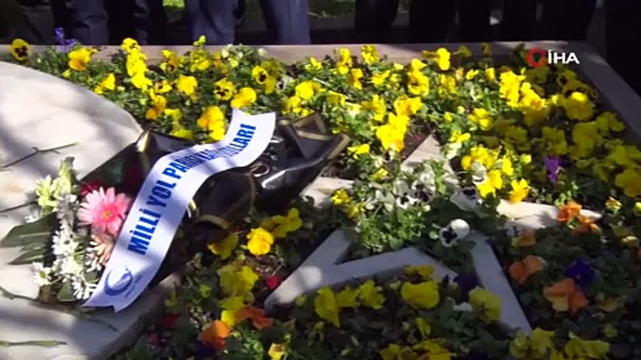 Muhsin Yazıcıoğlu kabri başında dualarla anıldı