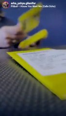 Türk pasaportunun düştüğü içler acısı durum. İranlı emlakçı Ortadoğulu müşterilerinin yeni pasaportlarını masaya fırlattı