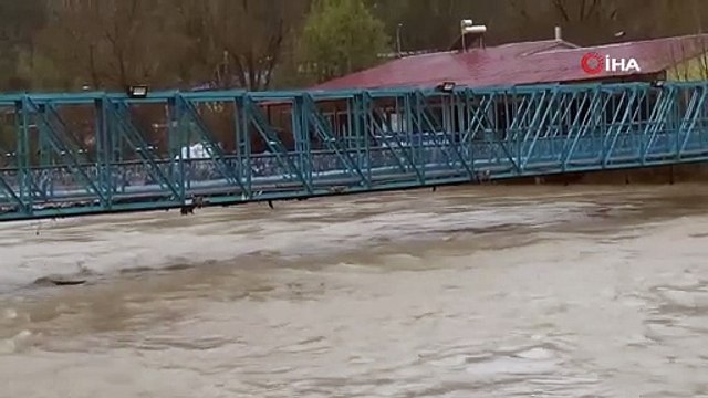 Yağış nedeniyle kapanan yolda çalışmalar sürüyor