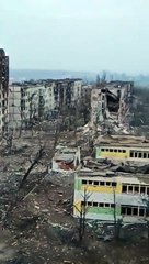 Ruslar tüm gücüyle yükleniyor yine ilerleyemiyor. Hitler gibi şehirleri yakıp yıkıyorlar