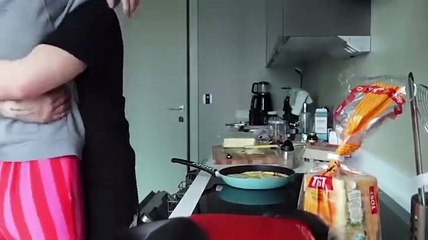 Trabzonsporlu Dorukhan'ın sevgilisi ile videosu sosyal medyaya düştü. Taraftarlar 'Derhal gönderin' diye isyan etti