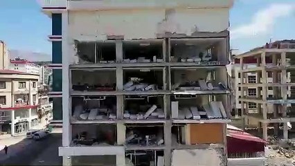 Kahramanmaraş'ta bina yıkım ve enkaz kaldırma çalışmaları 18 mahallede devam ediyor