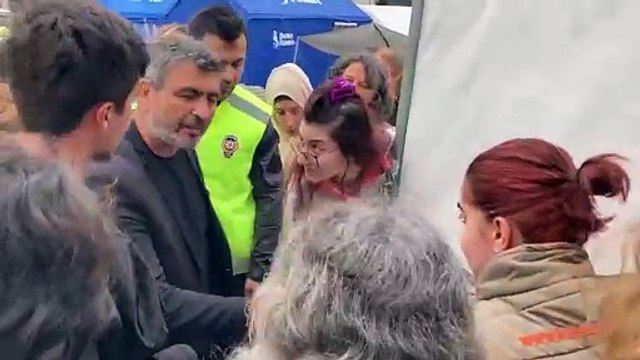Gazeteci Asena Özkan sordu: Siz halk düşmanı mısınız? İskenderun'da gönüllülerin kurduğu çadırlara AFAd el koydu