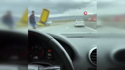 Kaza yapan araç dik durdu. Görenler hayrete düştü 