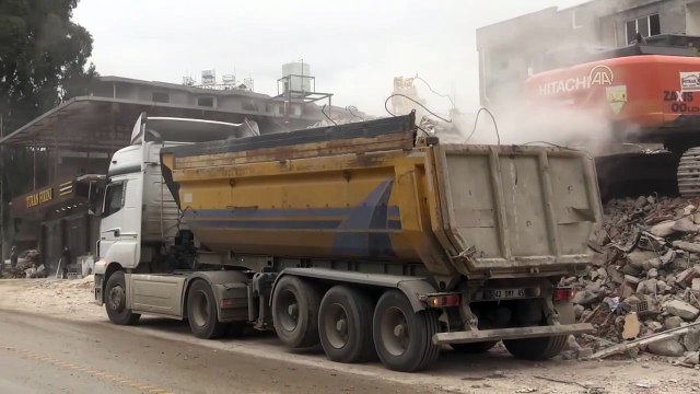 Hatay'da bina yıkım ve enkaz kaldırma çalışmaları 58 mahallede yapılıyor