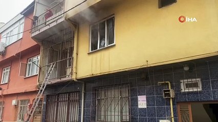 Yatalak kadın ile torununu ölümden itfaiye kurtardı