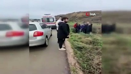 Balıkesir'de otomobil tarlaya uçtu: 2 yaralı