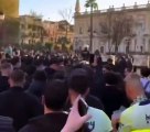 Fenerbahçe taraftarı İspanya'da Hükümeti istifaya çağırdı. Sevilla sokaklarında 'İstifa ulan' protestosu